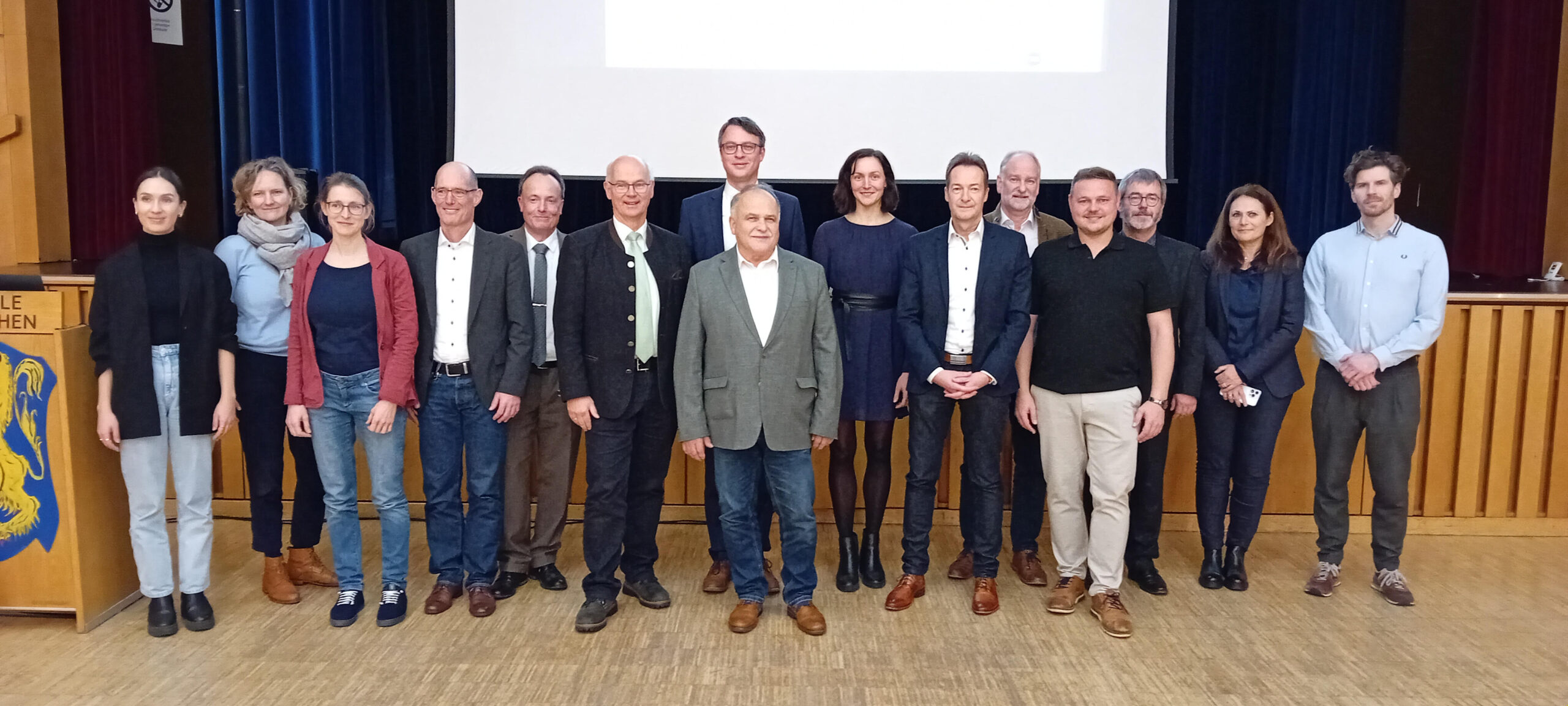 Bürgermeister und Referenten bei der interkommunalen Ratssitzung zum Integrierten Digitalen Entwicklungskonzept (IDEK)