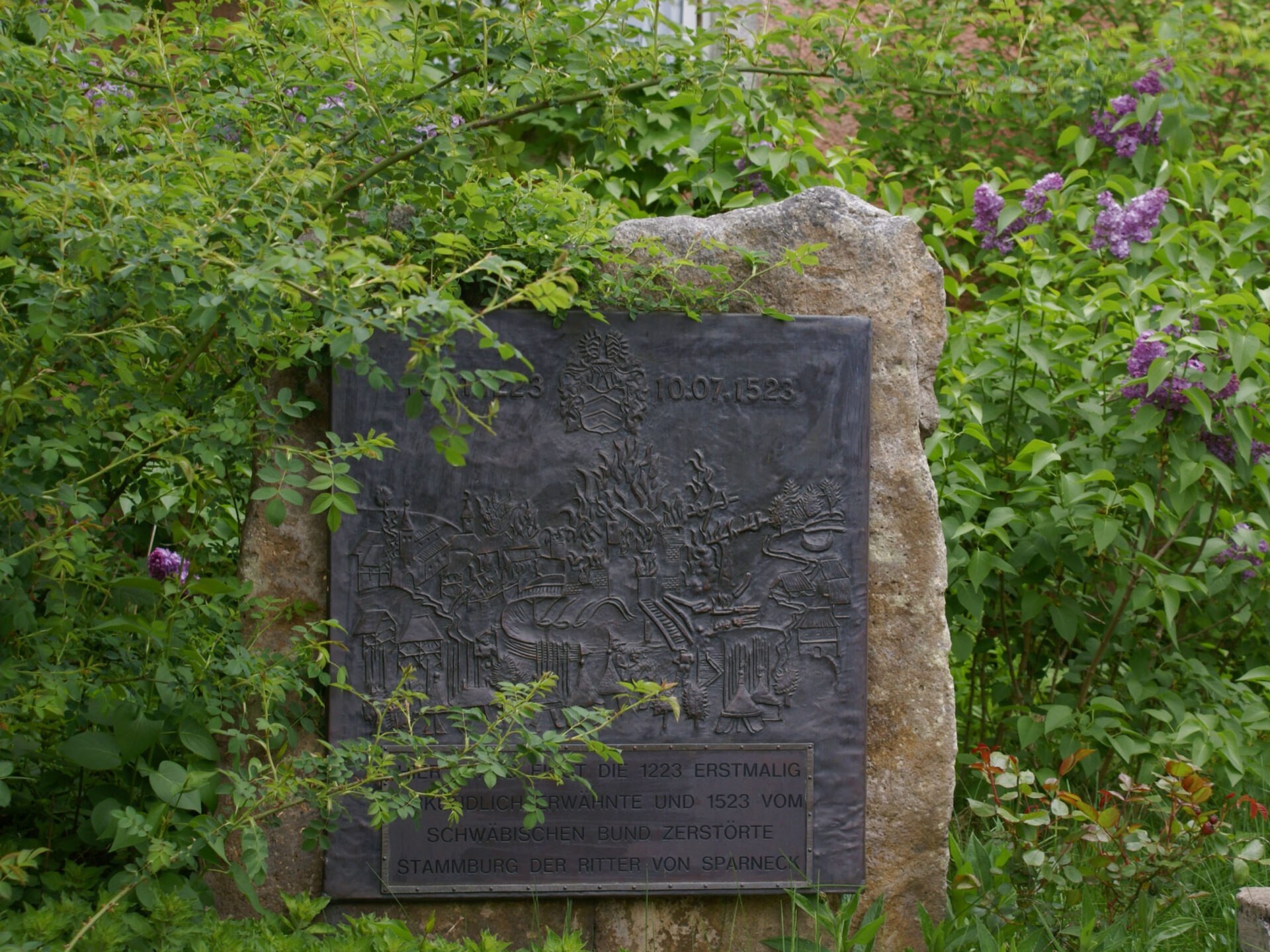 Hinweistafel auf zerstörtes Sparnecker Schloss