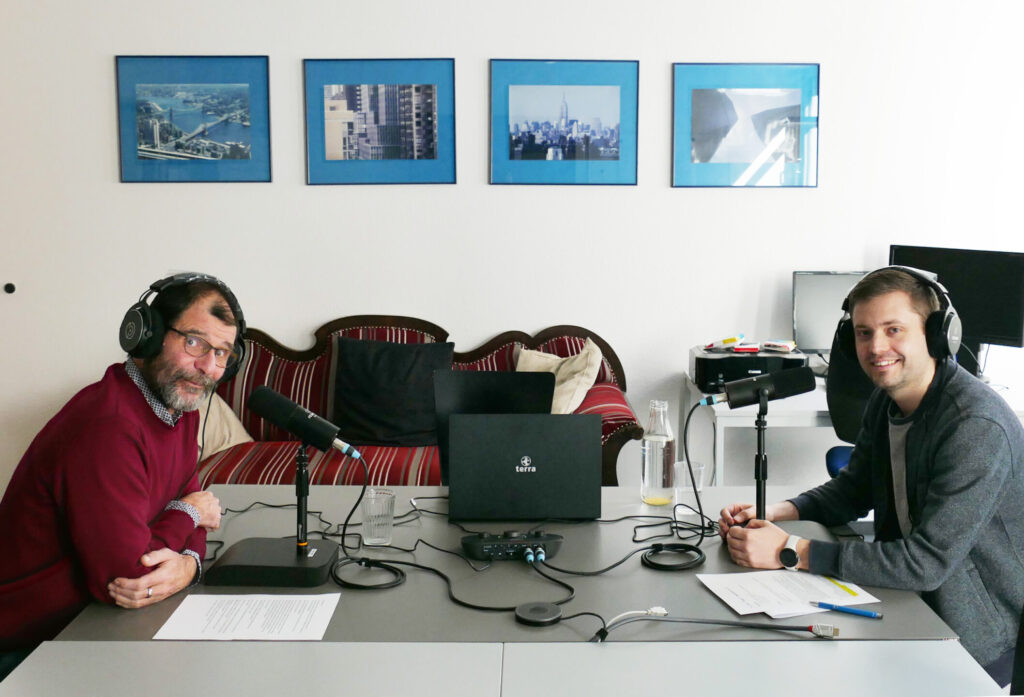 Gunter Schramm und Benno Hummelmann bei Podcastaufnahme